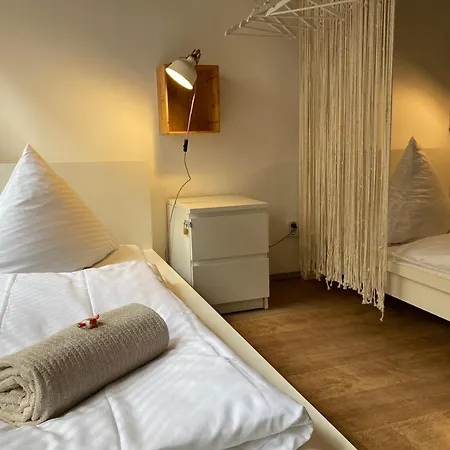Minimal Hostel-2